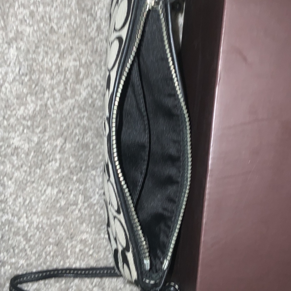 Coach wristlet - Picture 3 of 3